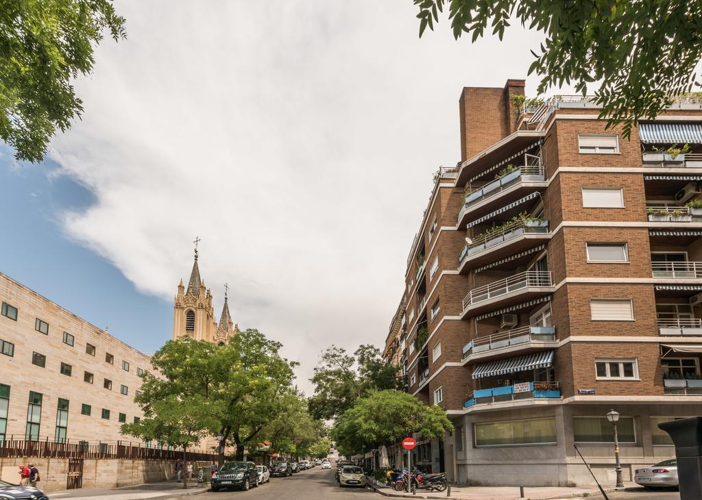 Apartamentos Los Jerónimos Madrid Exterior foto
