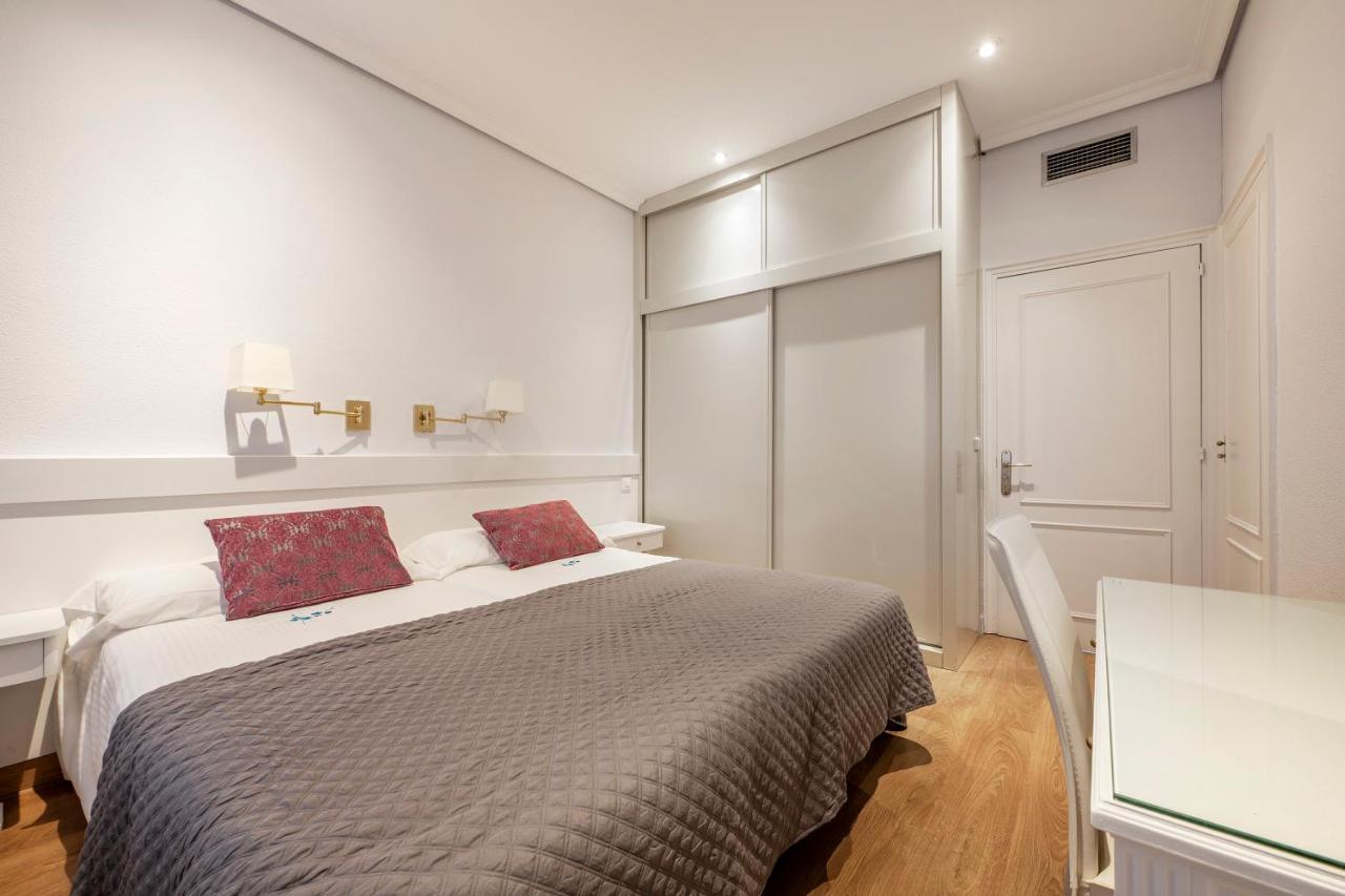 Apartamentos Los Jerónimos Madrid Exterior foto